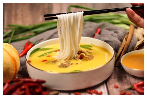 康德主要生產(chǎn)經(jīng)營(yíng)高湯、高湯調(diào)味料、番茄調(diào)味醬、麻辣調(diào)味醬、豬肉調(diào)味醬等調(diào)味料